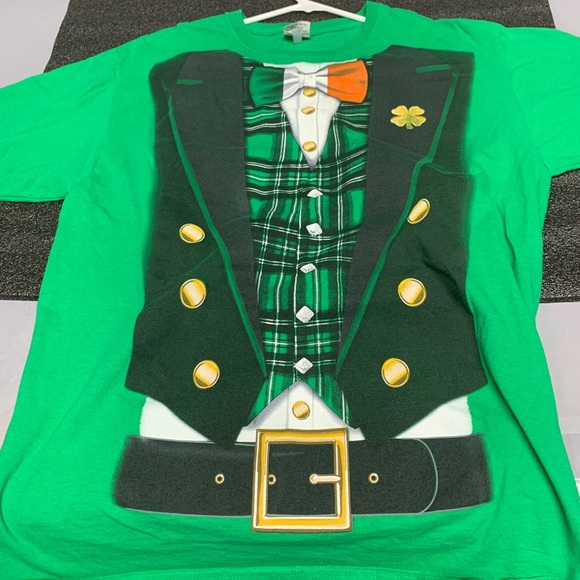 Lucky 🍀 Tee - Shirt Size Large Short Sleeve - Picture 2 of 4